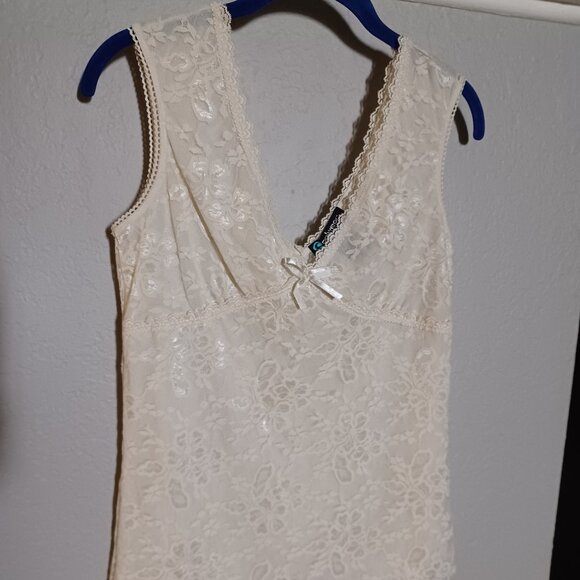 Elegant Cream Lace Sleeveless Top - Picture 4 of 7